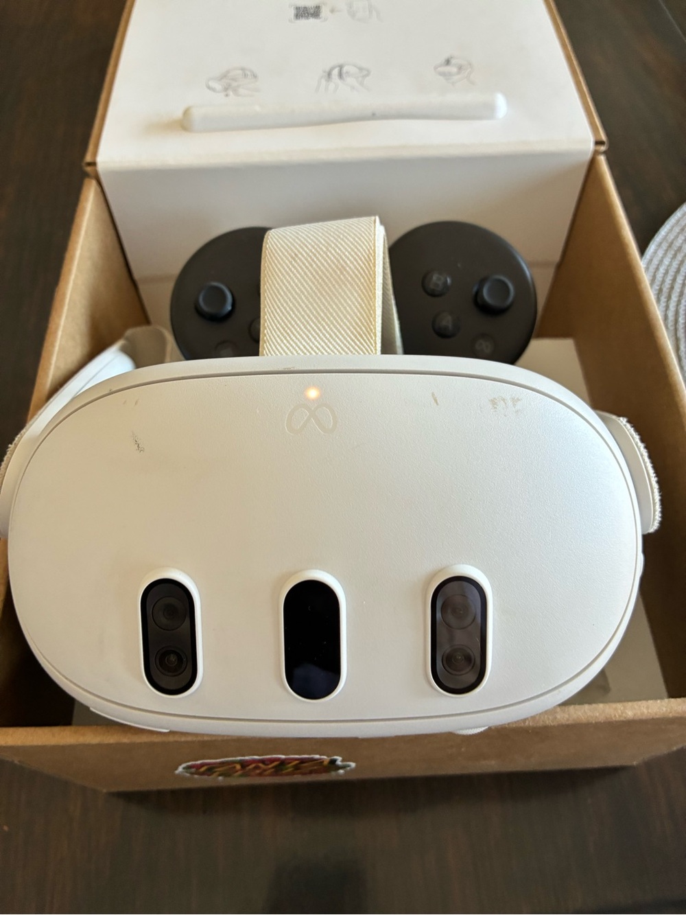 Meta Quest 3 White VR Headset with Controllers